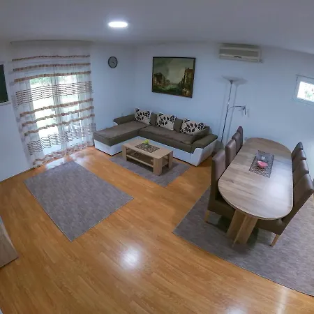 Drinska Kucica * Ljubovija