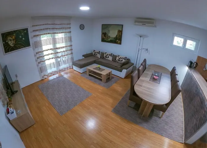 Drinska Kucica * Ljubovija